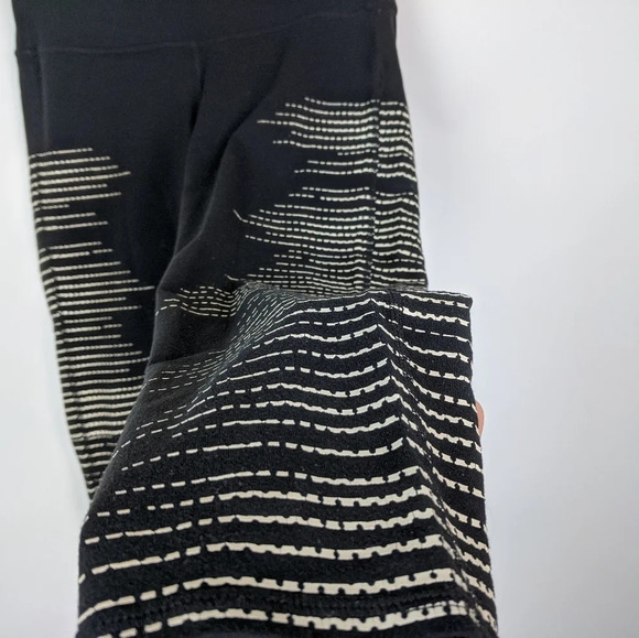 ATHLETA Black Gel Leggings Capri Athletic Cropped - Picture 6 of 8